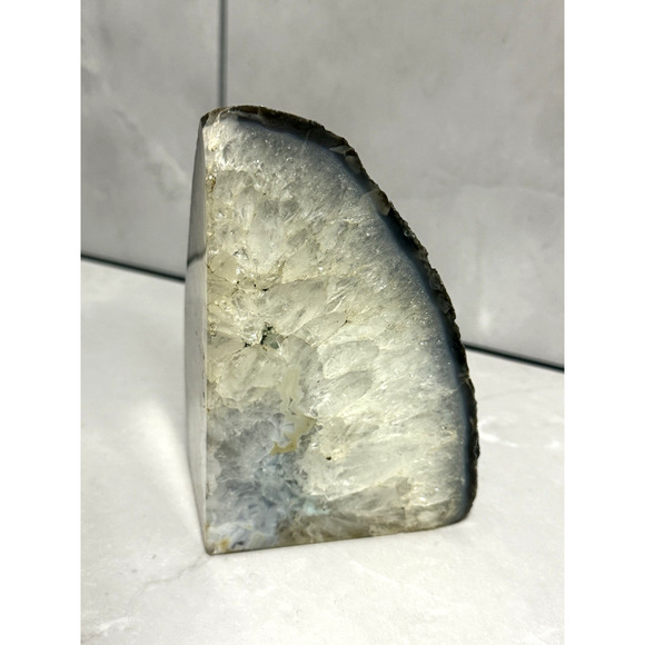 Agate Quartz Crystal Geode Polished 5.25 Tall 2.2 Pounds - Picture 4 of 8